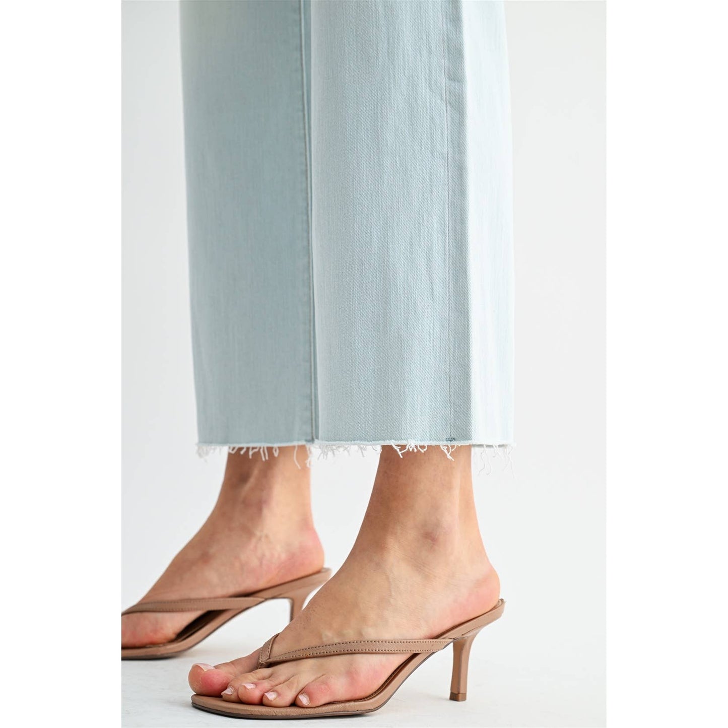 HIGH-RISE WIDE LEG CROP RAW HEM: BLIZZARD BLUE