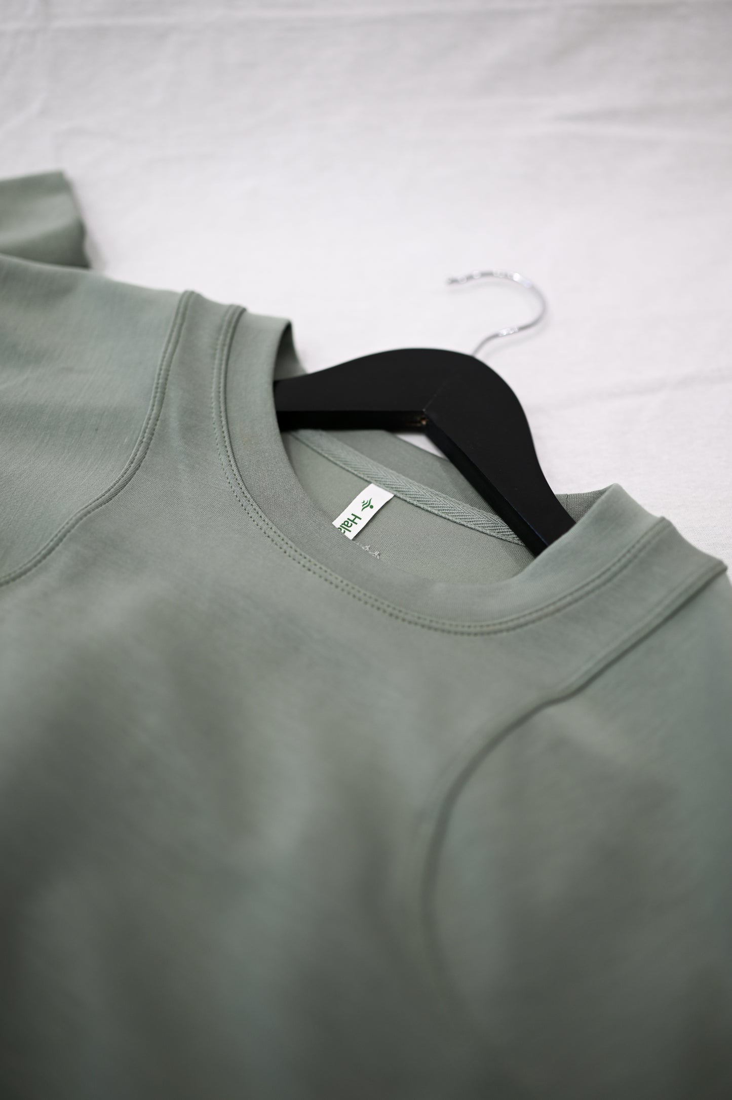 Round Neck Raglan Sleeve Sweatshirt